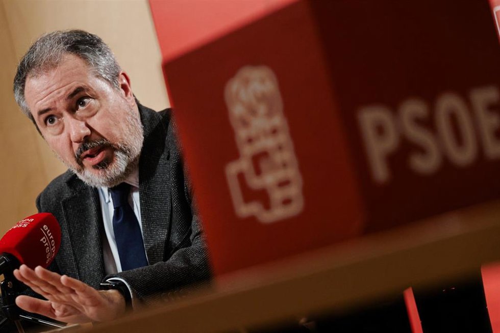 El portavoz del PSOE en el Senado, Juan Espadas, en declaraciones con Europa Press.