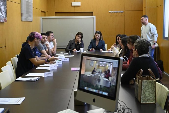 Reunión del grupo de escucha de altas capacidades con responsables del Vicerrectorado de Estudiantes