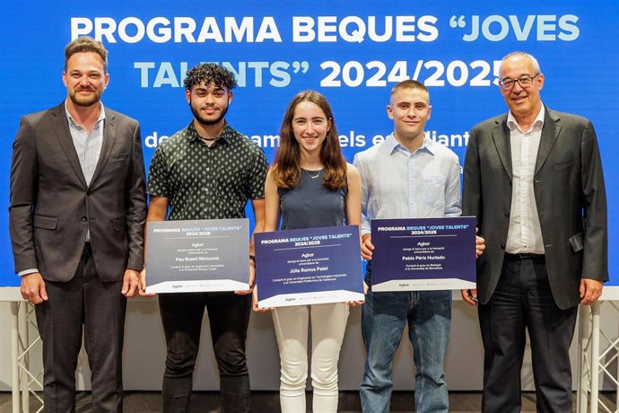 Archivo - Los tres estudiantes becados en la primera edición del 'Jóvenes Talentos'