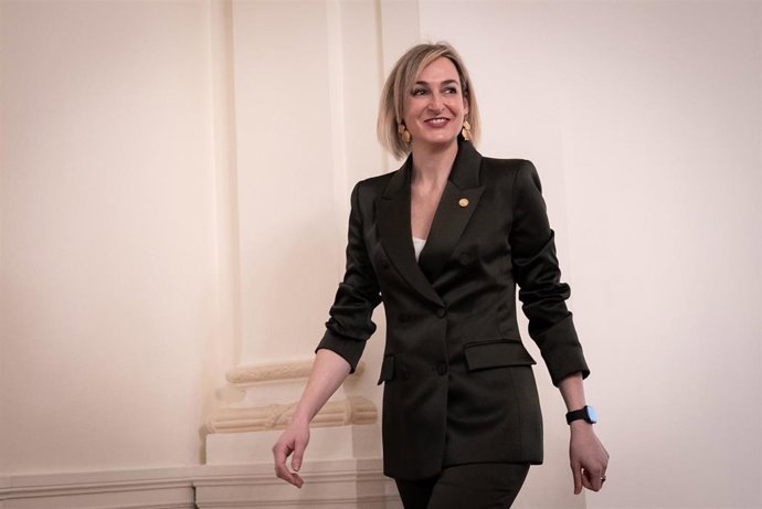 Archivo - La consejera de Gobernanza, Administración Digital y Autogobierno y Portavoz del Gobierno Vasco, María Ubarretxena, llega a una reunión de la Comisión Bilateral de Cooperación Administración General del Estado-Comunidad Autónoma del País Vasco, 