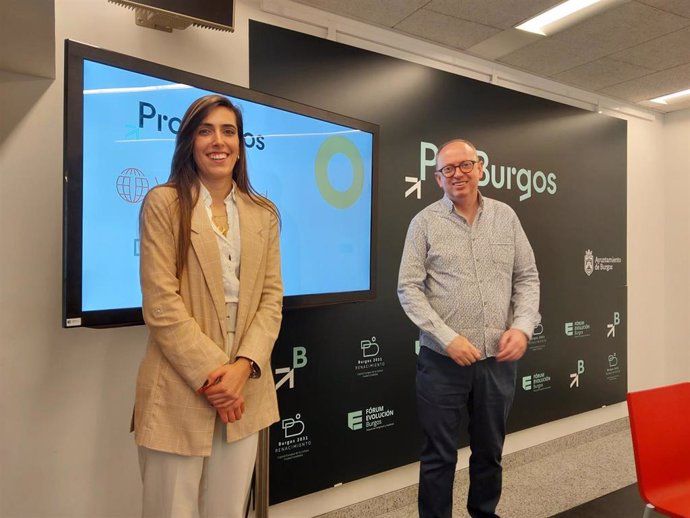 La presidenta de ProBurgos, Andrea Ballesteros, y el director de VOluntared, Juan José Ángel