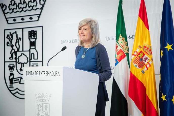 La portavoz de la Junta y consejera de Cultura, Turismo, Jóvenes y Deportes, Victoria Bazaga, en rueda de prensa