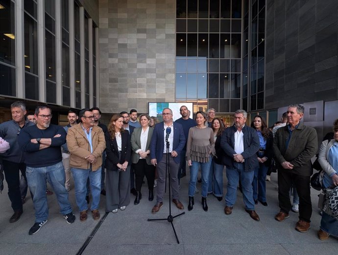 Encierro "simbólico" de IU en la Diputación de Sevilla