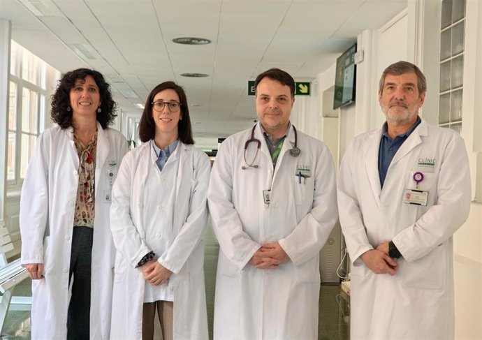 La directora médica del Clínic, Raquel Sánchez Valle; Jefa de Sección de Farmacología y Toxicología, Marina Parra; el Jefe de la Sección de Toxicología clínica, Emilio Salgado, y el director del Área de Urgencias, Miquel Sánchez.
