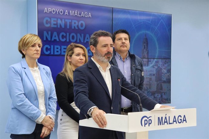 Secretario general del PP de Málaga y parlamentario andaluz, José Ramón Carmona, presenta una Proposición No de Ley que el Grupo Popular ha registrado en el Parlamento andaluz para pedir al Gobierno de España la sede del Centro Nacional de Ciberseguridad.