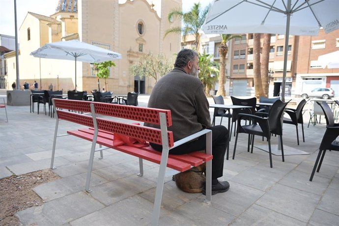 Uno de los bancos instalados en Paiporta