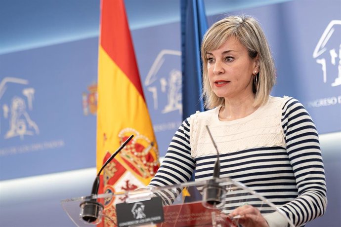 Archivo - La portavoz de Sumar en el Congreso, Verónica Martínez, durante una rueda de prensa anterior a la Junta de Portavoces, en el Congreso de los Diputados, a 11 de febrero de 2025, en Madrid (España).