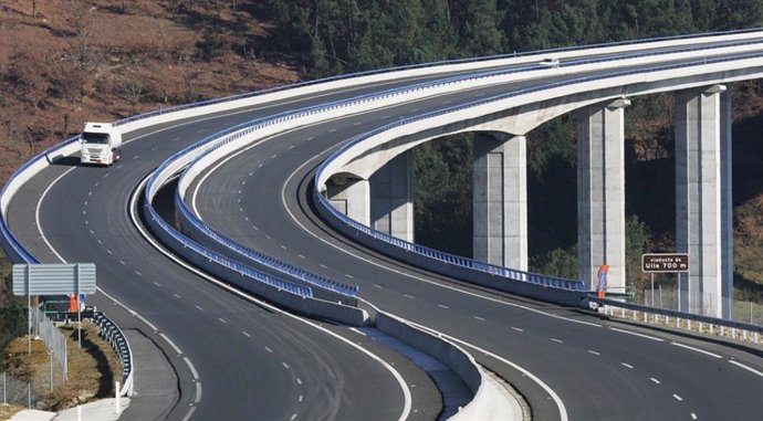 Imagen de uno de los viaductos, el del Ulla, de la AP-53, subida por el ministero de Tranportes, Óscar Puente, a su perfil de la red social 'X'