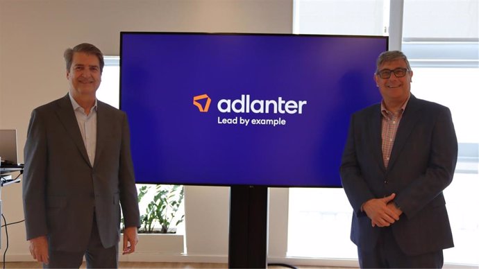 El presidente no ejecutivo de Adlanter, Alejandro Martínez (I) y el director general, José Luis Rivas.