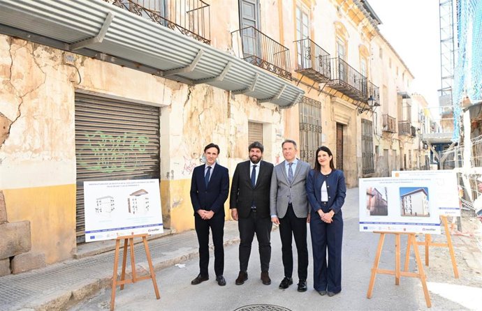 El presidente de la Comunidad, Fernando López Miras, y el alcalde de Lorca, Fulgencio Gil, presidieron el acto de inicio de las obras para la construcción de nuevas viviendas para alquiler asequible en la Ciudad del Sol