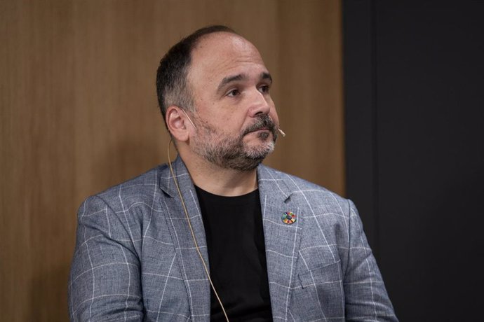 Archivo - El senador del Partido Socialista y presidente de la comisión, José Antonio Valbuena Alonso.