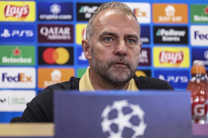 El entrenador del FC Barcelona, Hansi Flick, en la rueda de prensa previa al partido de la Liga de Campeones contra el Borussia Dortmund