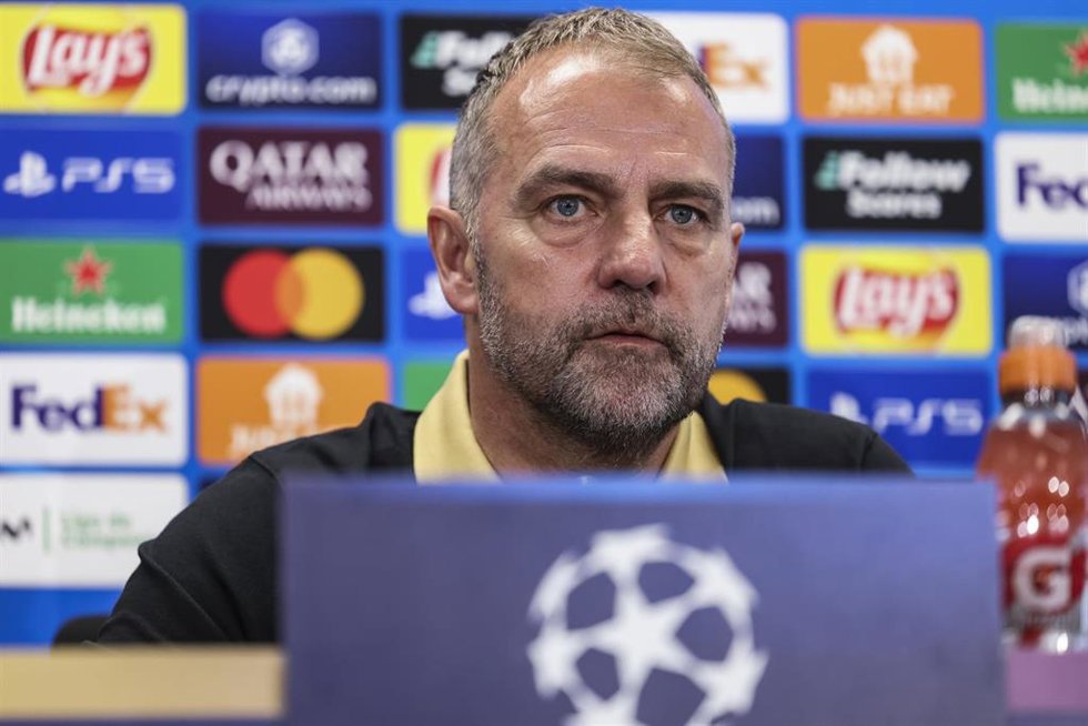 El entrenador del FC Barcelona, Hansi Flick, en la rueda de prensa previa al partido de la Liga de Campeones contra el Borussia Dortmund