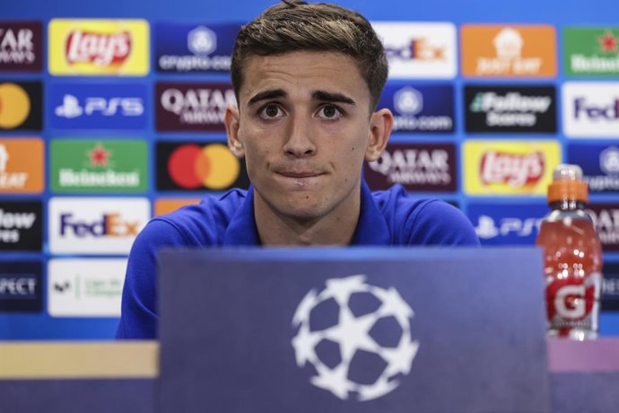 Gavi, do FC Barcelona, na coletiva de imprensa da Liga dos Campeões antes da partida contra o Borussia Dortmund.