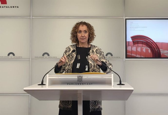 La portavoz de ERC en el Parlament, Ester Capella, en rueda de prensa