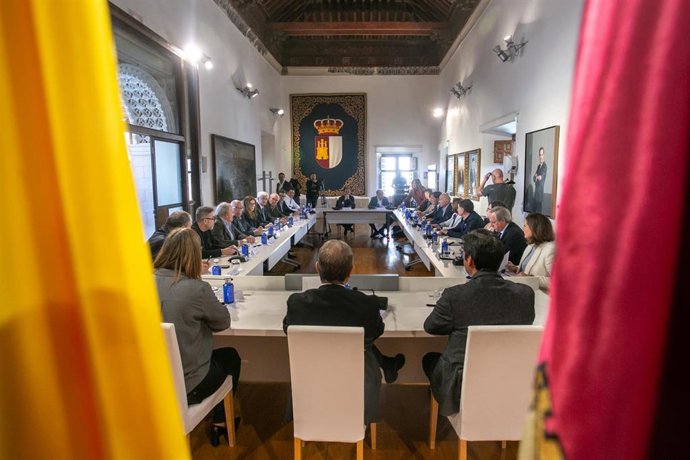 Reunión del Gobierno regional con agentes sociales para analizar los aranceles.