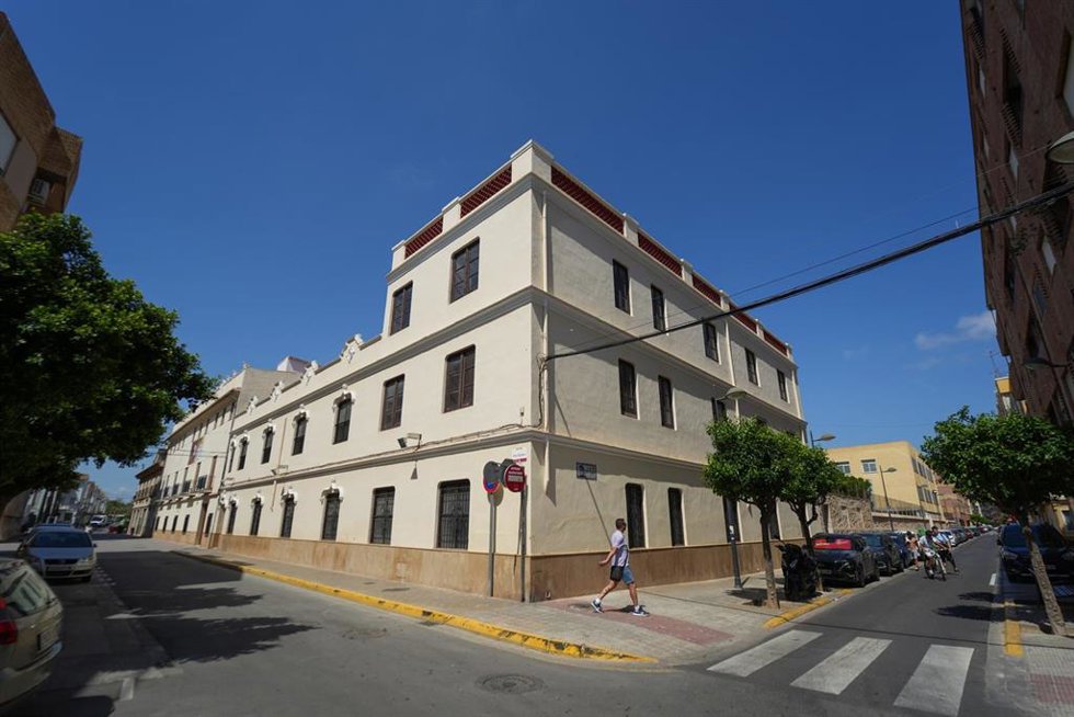 Archivo - Fachada del Colegio de Alaqus (archivo)
