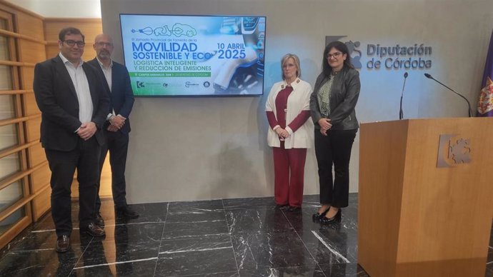 Tatiana Pozo (2ª dcha.) en la presentación de la III Jornada Provincial de Fomento de la Movilidad Sostenible.