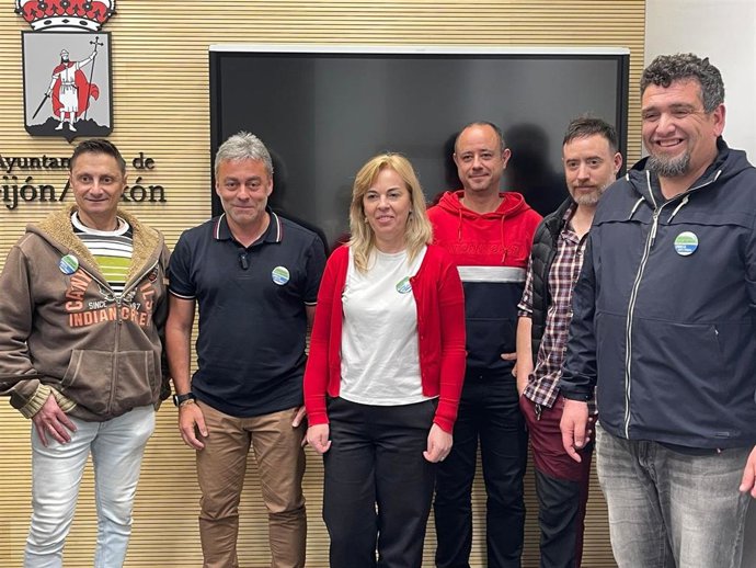 Rueda de prensa del concejal del Grupo Municipal Socialista en el Ayuntamiento de Gijón, Ramón Tuero, junto a representantes del Comité de Empresa de Emulsa.