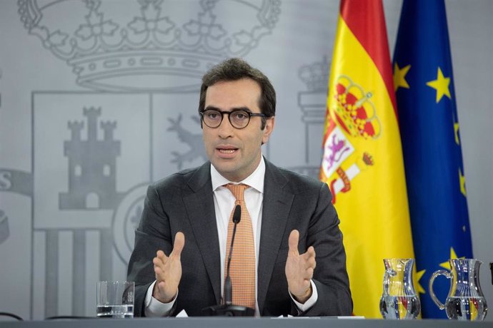El ministro de Economía, Carlos Cuerpo, durante una rueda de prensa posterior a la reunión del Consejo de Ministros, en el Palacio de La Moncloa, a 8 de abril de 2025, en Madrid (España).