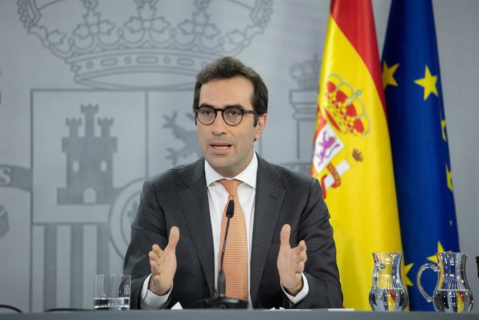 El ministro de Economía, Carlos Cuerpo, durante una rueda de prensa posterior a la reunión del Consejo de Ministros, en el Palacio de La Moncloa, a 8 de abril de 2025, en Madrid (España).