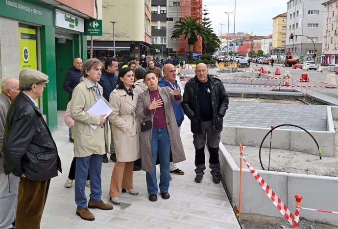 Archivo - Imagen de archivo.- La alcadesa, Gema Igual, visita las obras de General Dávila junto a los vecinos