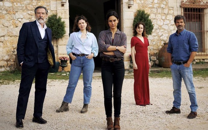 Arranca el rodaje de la temporada 2 de Entre Tierras con Megan Montaner y Rodolfo Sancho