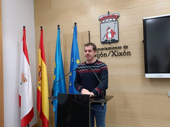 Archivo - El portavoz de IU en el Ayuntamiento de Gijón, Javier Suárez Llana.