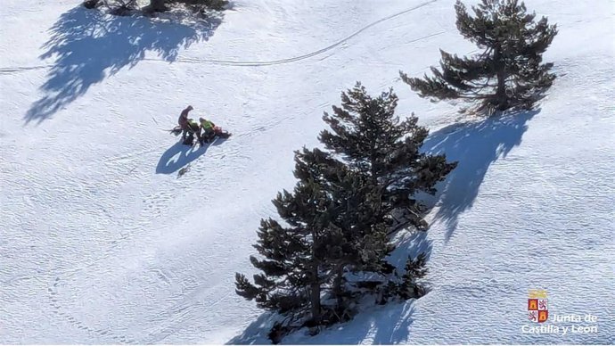 Imagen del rescate del montañero herido en el pico Peñalara