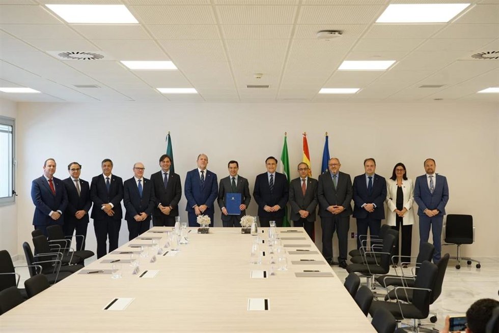 Firma del acuerdo entre las universidades públicas de Andalucía y la Junta.
