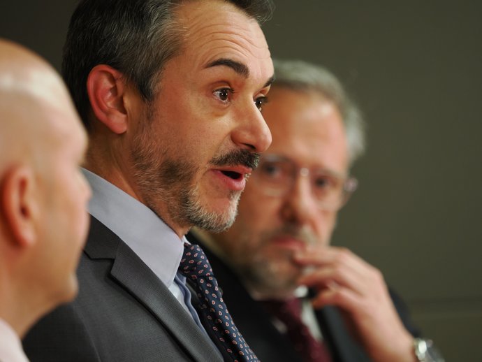 El nuevo portavoz de Vox en las cortes de Castilla y León, David Hierro, durante una rueda de prensa, en el Parlamento de Castilla y León, a 3 de febrero de 2025, en Valladolid, Castilla y León (España).