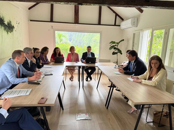 Reunión entre el presidente de Canarias, Fernando Clavijo, y el vicepresidente ejecutivo de Cohesión y Reformas de la Comisión Europea, Raffaele Fitto