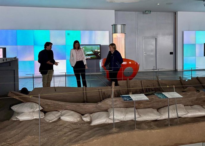 La vicepresidenta del Consell de Mallorca, Antònia Roca, visita el Museo Nacional de Arqueología Subacuática.