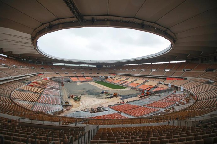 Vista general de las obras del estadio de La Cartuja de Sevilla, sede de la final de la Copa del Rey 2025
