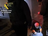 Desarticulan 155 enganches irregulares a la red en los operativos contra armas y drogas en Pechina (Almería)