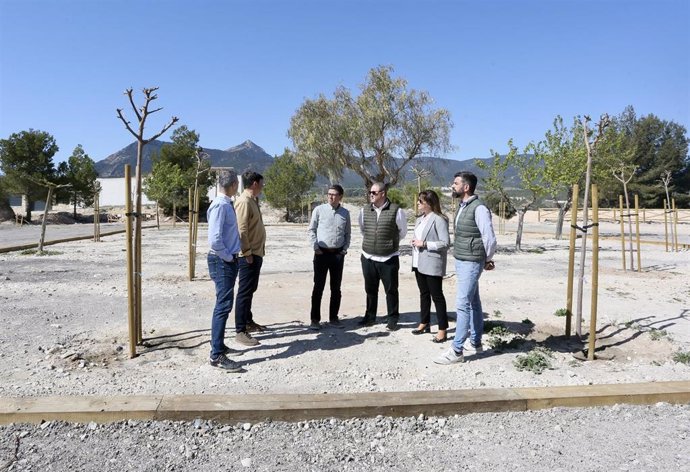 La Diputación invierte 120.000 euros en la plantación de arbolado y mejora del entorno de Tibi y Monóvar