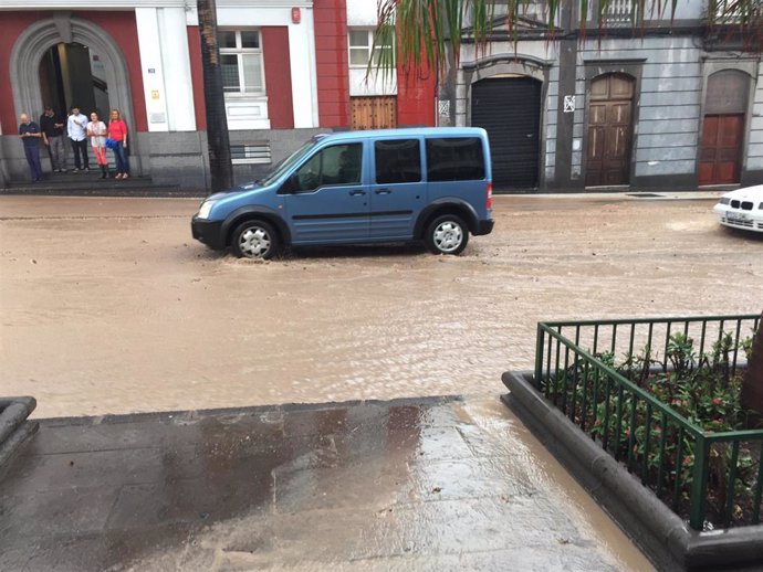 Archivo - Lluvia en Las Palmas de Gran Canaria (foto de archivo)
