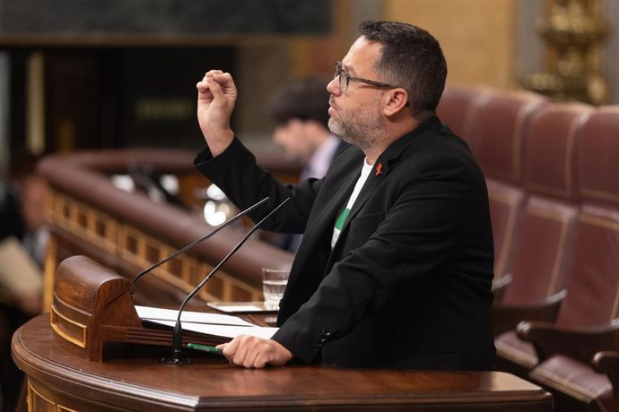 O representante do Parlamento da Andaluzia, José Ignacio García, durante uma sessão plenária no Congresso dos Deputados, em 8 de abril de 2025, em Madri (Espanha). A sessão plenária do Congresso dos Deputados da Espanha debate e vota hoje sobre a consider