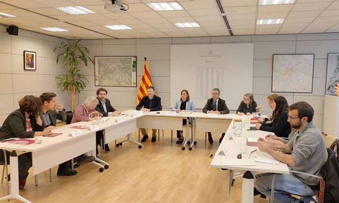 Reunión de la consellera de Territorio, Sílvia Paneque, con representantes de PSC, ERC, Comuns y CUP sobre el decreto de vivienda.