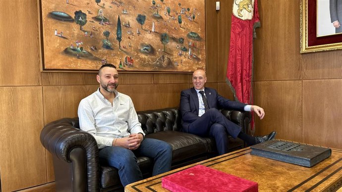 El alcalde de León este miércoles junto a Carlos Pérez.