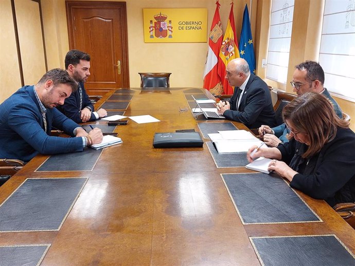 El Subdelegado Del Gobierno En Valladolid, Jacinto Canales, Acompañado Del Coronel Jefe De La Comandancia De La Guardia Civil En Valladolid, Andrés Manuel Velarde, Ha Recibido Hoy Al Alcalde De Zaratán, Roberto Migallón