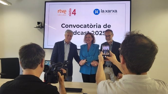 Pere Buhigas, Núria de José y Esteve Crespo durante la presentación de la convocatoria.