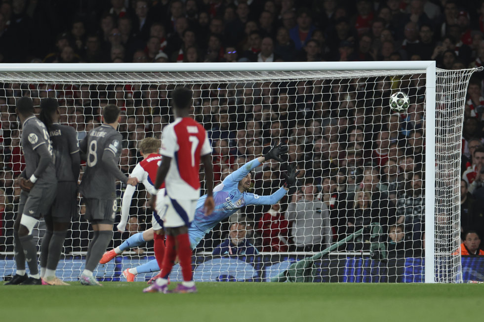 Declan Rice marca el 1-0 de falta en el Arsenal-Real Madrid de la Liga de Campeones 24-25