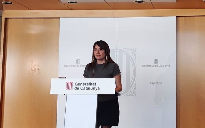 La diputada de la CUP en el Parlament Laure Vega, en roda de premsa