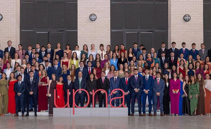 Estudiantes de todas las promociones graduadas