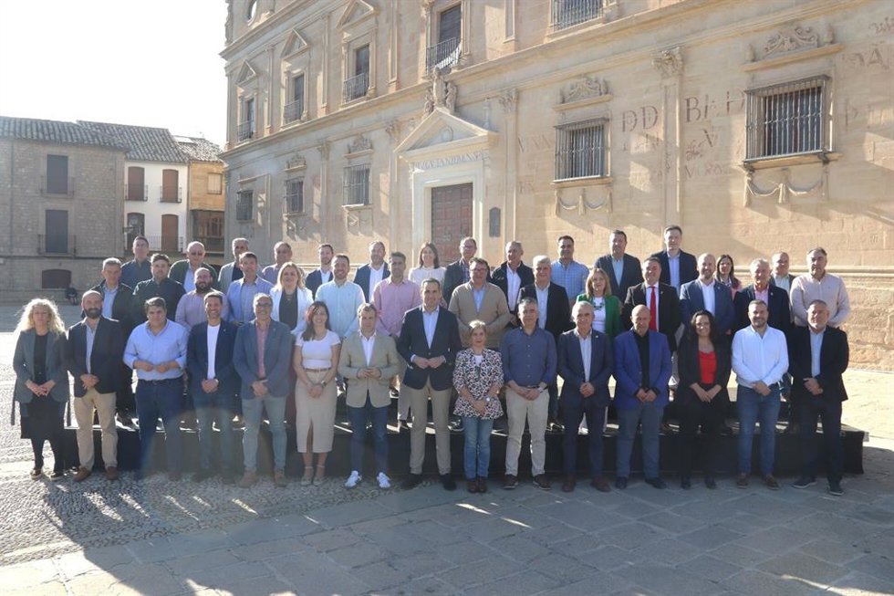 Alcaldes de Jaén en el acto conmemorativo del 46 aniversario de las primeras elecciones municipales.