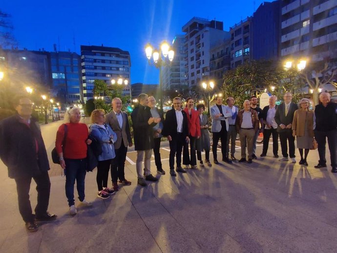Autoridades participan en el acto de la nueva iluminación del Espolón y las Cien Tiendas de Logroño