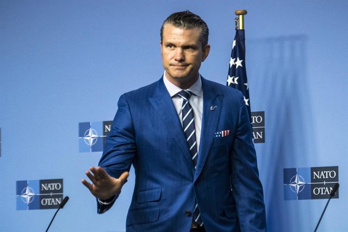 Archivo - Arquivo - 13 de fevereiro de 2025, Bruxelas, Bxl, Bélgica: O Secretário de Defesa dos EUA, Pete Hegseth, fala à mídia antes da reunião dos ministros da defesa da OTAN na sede da aliança em Bruxelas, Bélgica, em 13/02/2025.