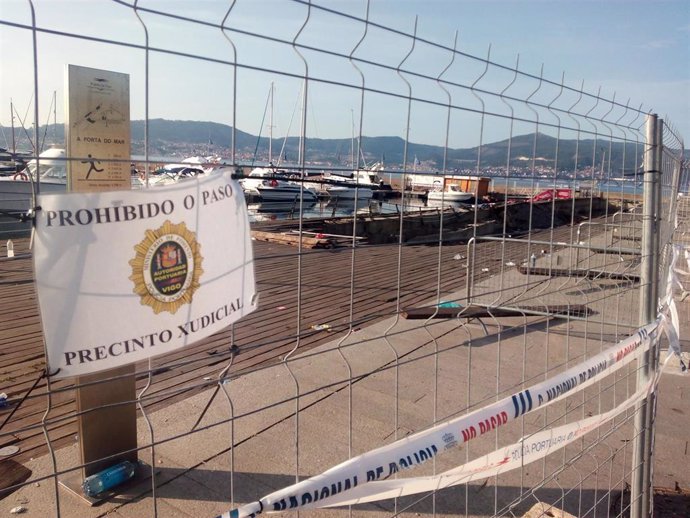 Archivo - Parte del muelle de Vigo que colapsó en agosto de 2018 durante la celebración de un concierto del festival O Marisquiño, provocando más de 400 heridos.           