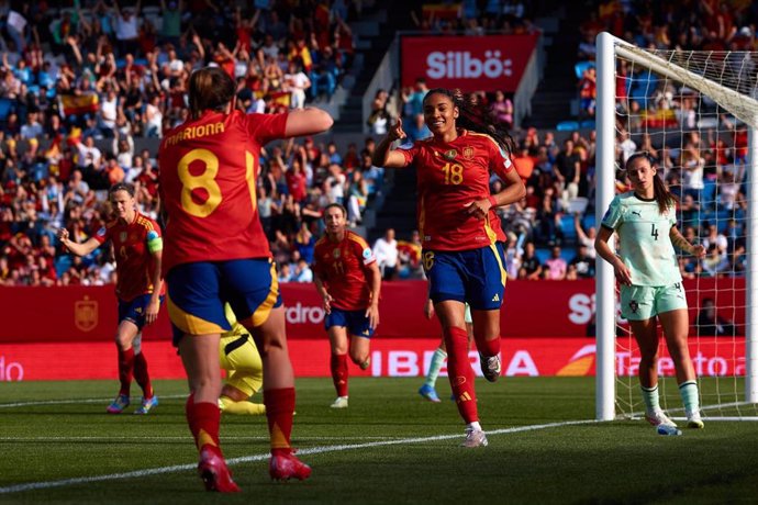 Salma Paralluelo en el España-Portugal
